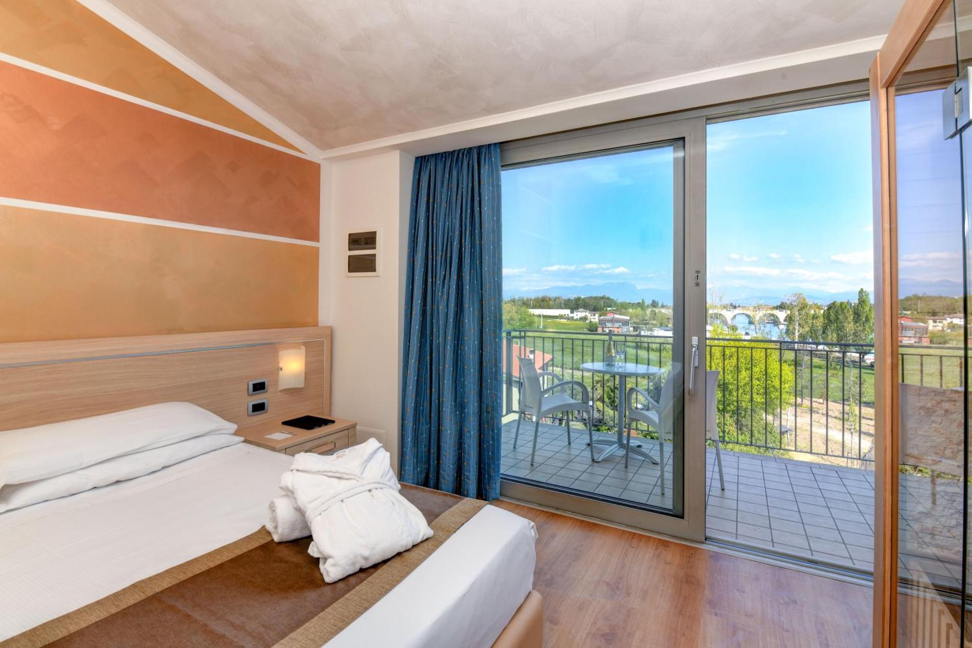 Hotel Rivus Peschiera del Garda Eksteriør bilde
